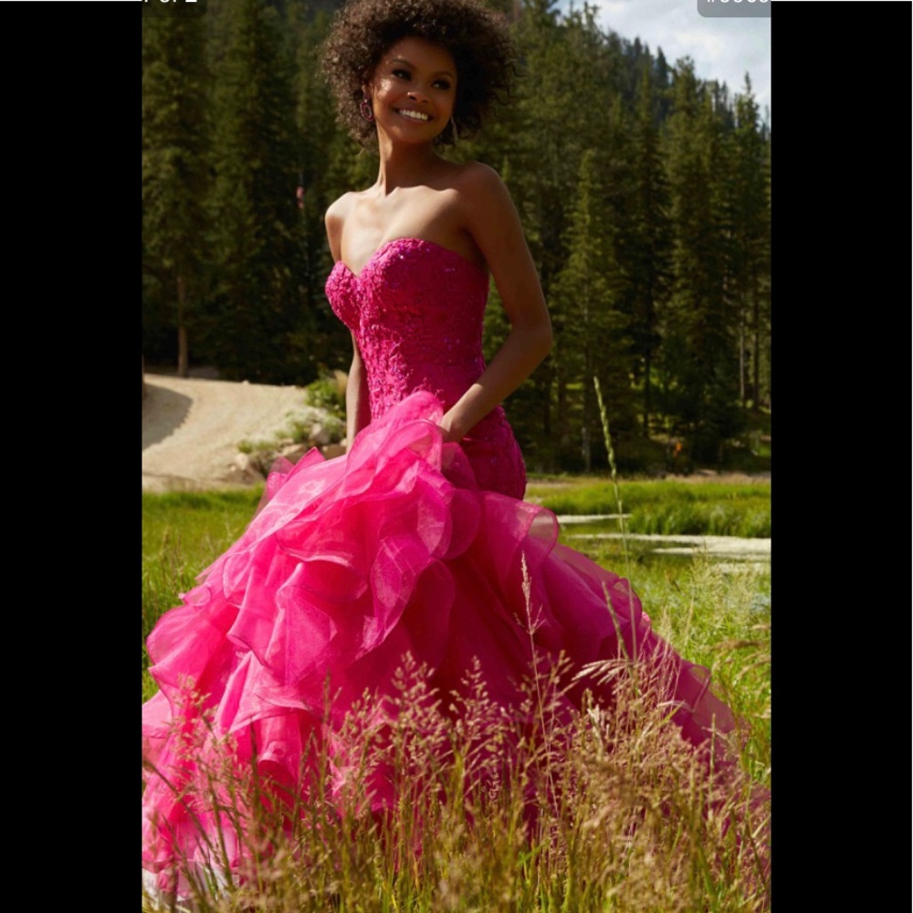 Mori Lee Magenta Prom Dress!!